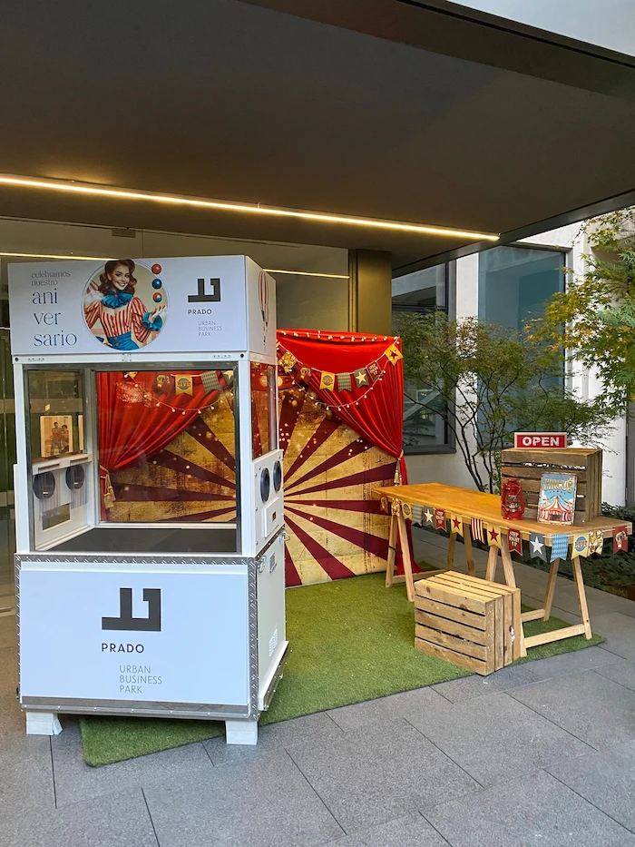 Alquiler de máquina recreativa la pecera de aire para atrapar bolas saltarinas en eventos y ferias